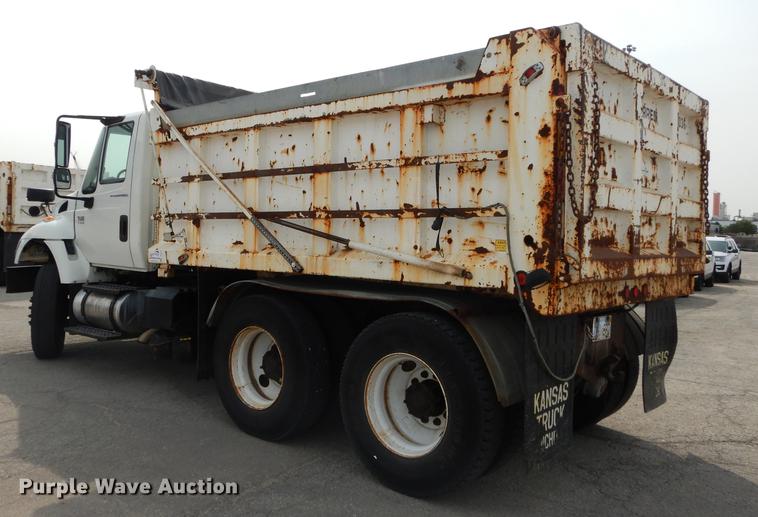 image for item DC5341 2004 International 7400 dump truck