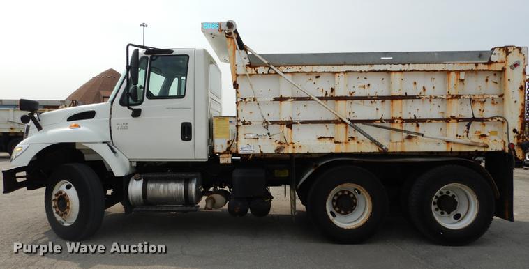 image for item DC5341 2004 International 7400 dump truck