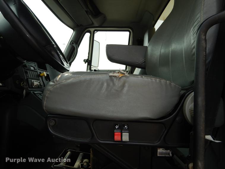 image for item DC5341 2004 International 7400 dump truck