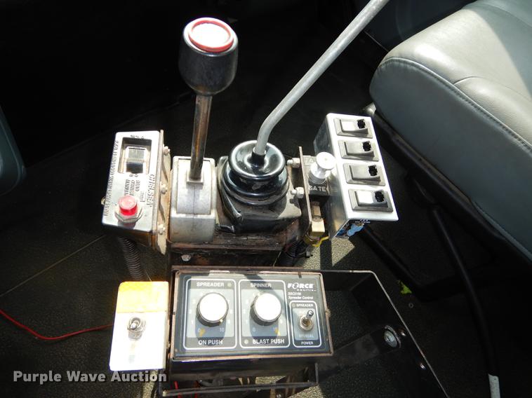 image for item DC5341 2004 International 7400 dump truck