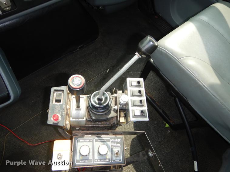 image for item DC5341 2004 International 7400 dump truck