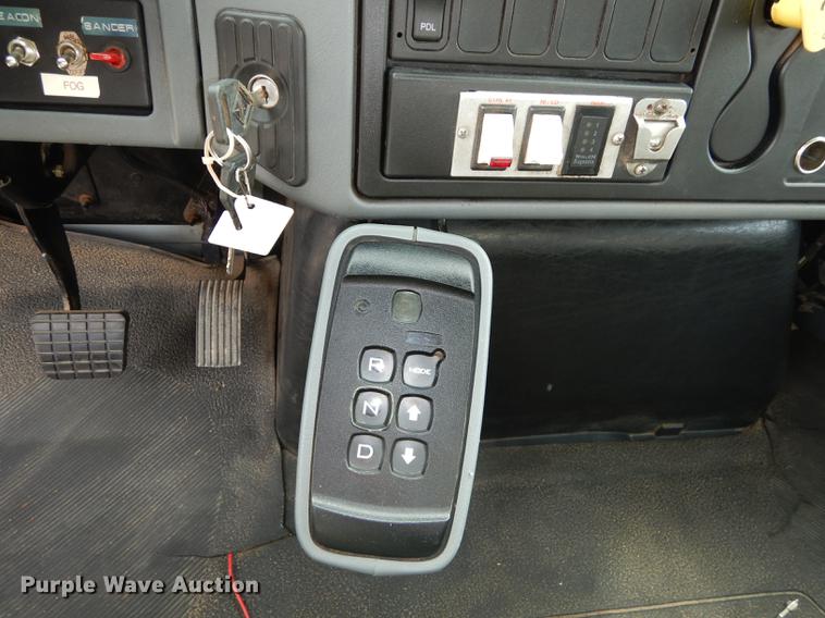 image for item DC5341 2004 International 7400 dump truck