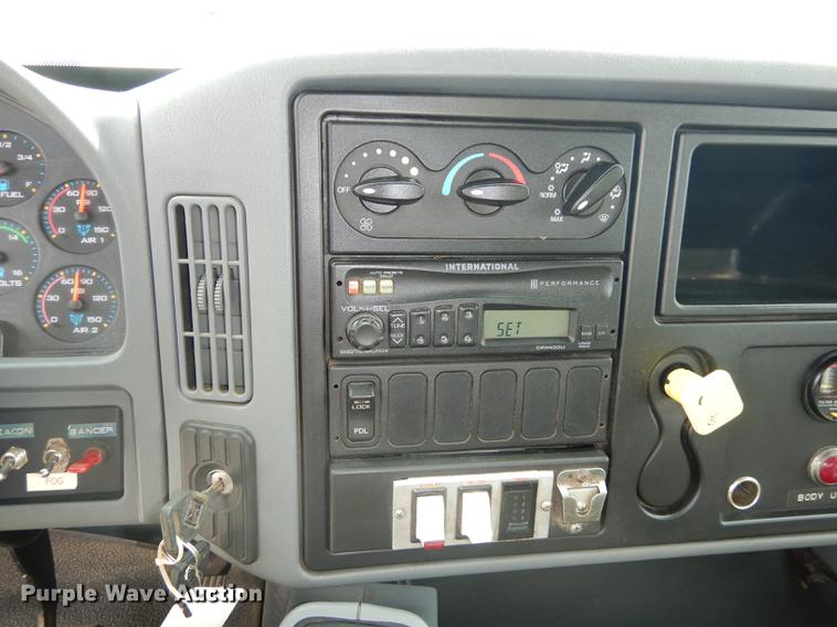 image for item DC5341 2004 International 7400 dump truck