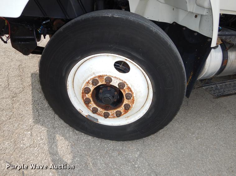 image for item DC5341 2004 International 7400 dump truck