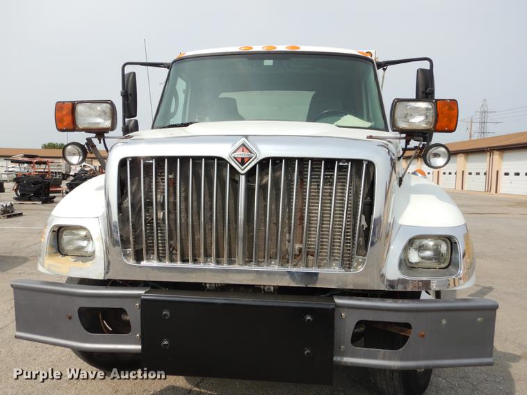 image for item DC5341 2004 International 7400 dump truck