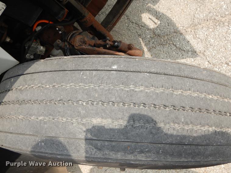 image for item DC5341 2004 International 7400 dump truck