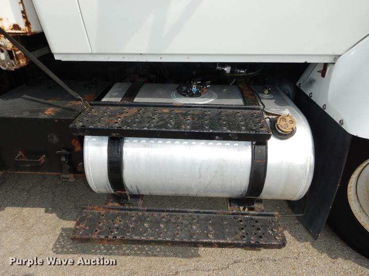 image for item DC5341 2004 International 7400 dump truck