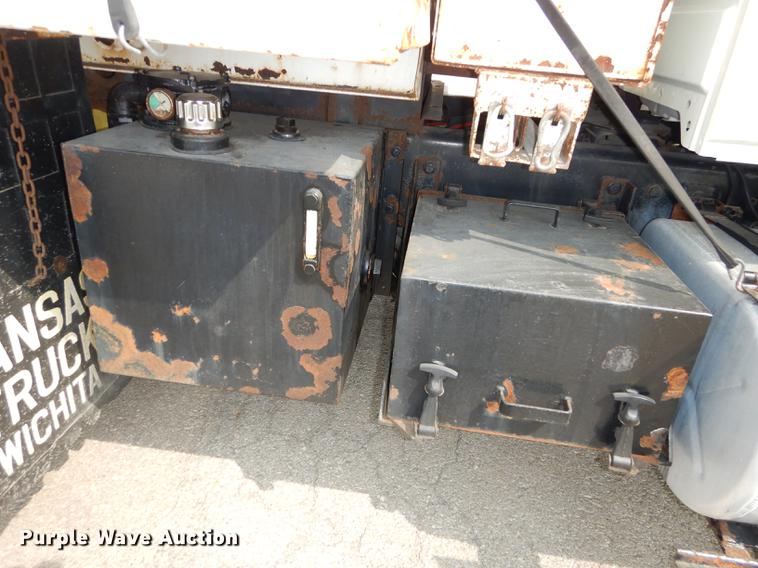 image for item DC5341 2004 International 7400 dump truck