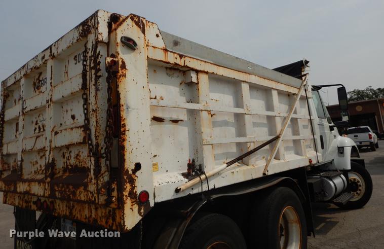 image for item DC5341 2004 International 7400 dump truck