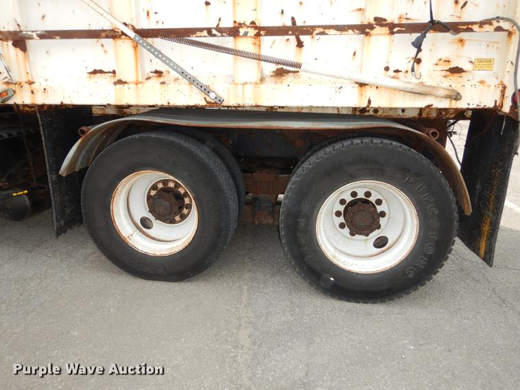 image for item DC5341 2004 International 7400 dump truck