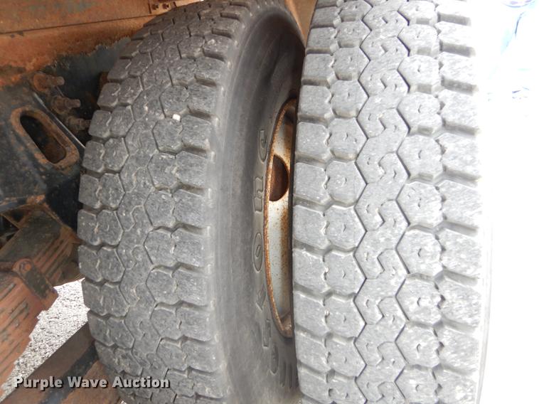 image for item DC5341 2004 International 7400 dump truck