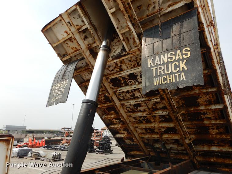 image for item DC5341 2004 International 7400 dump truck