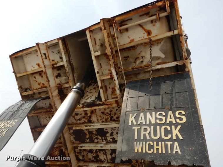 image for item DC5341 2004 International 7400 dump truck