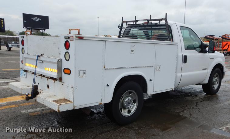 image for item DD0814 2005 Ford F250 Super Duty XLT utility bed pickup truck