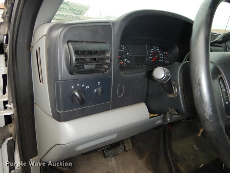 image for item DD0814 2005 Ford F250 Super Duty XLT utility bed pickup truck