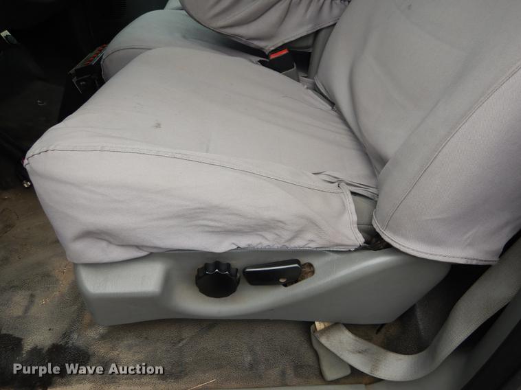 image for item DD0814 2005 Ford F250 Super Duty XLT utility bed pickup truck