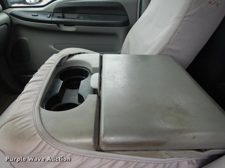 image for item DD0814 2005 Ford F250 Super Duty XLT utility bed pickup truck