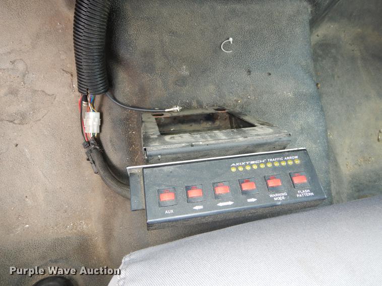 image for item DD0814 2005 Ford F250 Super Duty XLT utility bed pickup truck