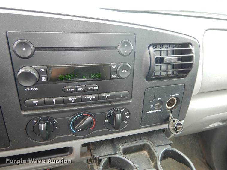 image for item DD0814 2005 Ford F250 Super Duty XLT utility bed pickup truck