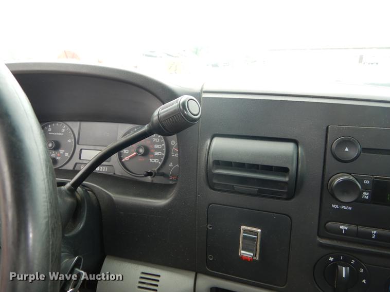 image for item DD0814 2005 Ford F250 Super Duty XLT utility bed pickup truck