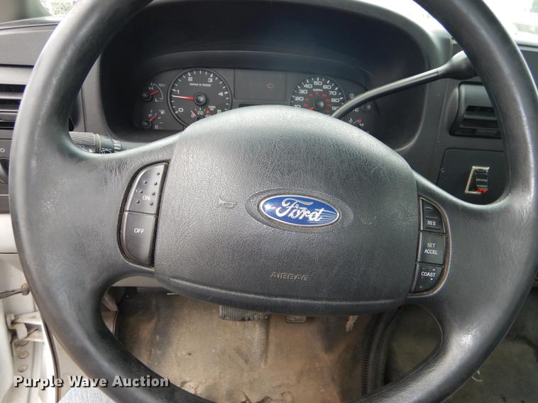 image for item DD0814 2005 Ford F250 Super Duty XLT utility bed pickup truck