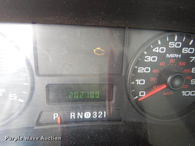 image for item DD0814 2005 Ford F250 Super Duty XLT utility bed pickup truck