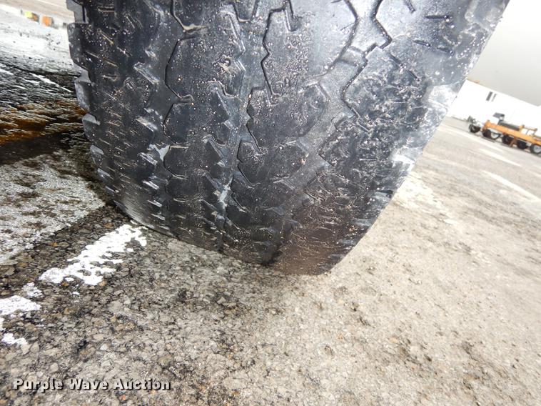 image for item DD0814 2005 Ford F250 Super Duty XLT utility bed pickup truck