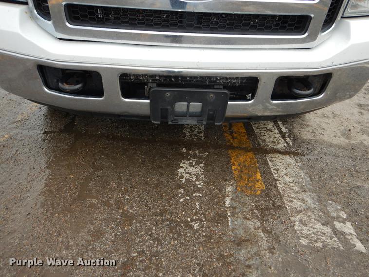 image for item DD0814 2005 Ford F250 Super Duty XLT utility bed pickup truck