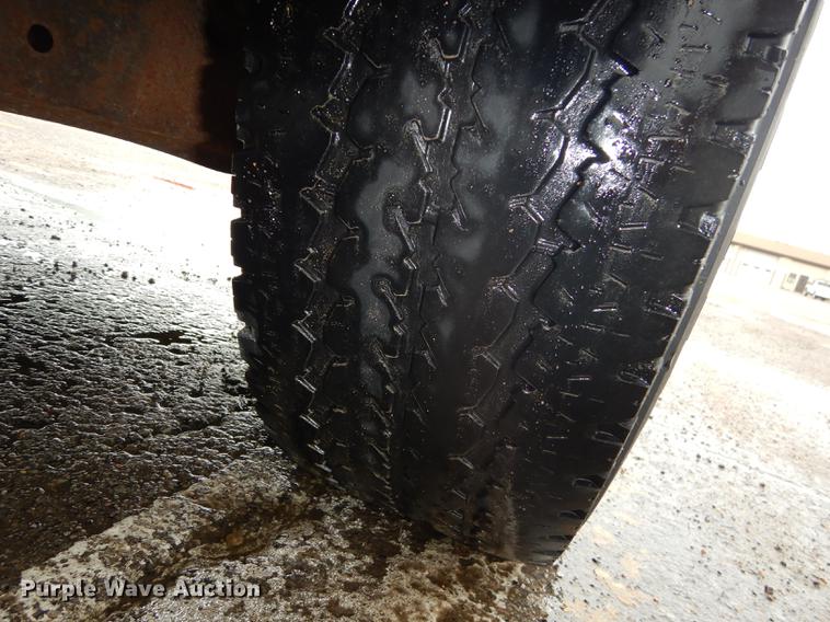 image for item DD0814 2005 Ford F250 Super Duty XLT utility bed pickup truck