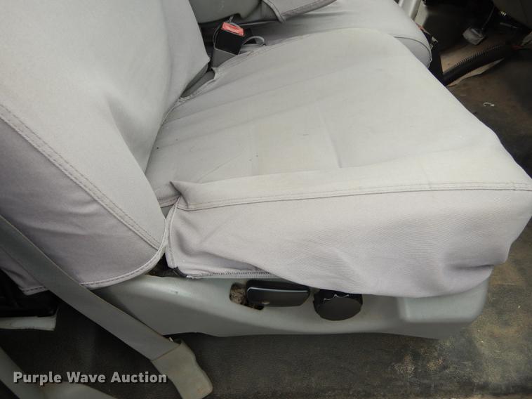 image for item DD0814 2005 Ford F250 Super Duty XLT utility bed pickup truck