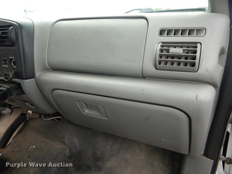 image for item DD0814 2005 Ford F250 Super Duty XLT utility bed pickup truck