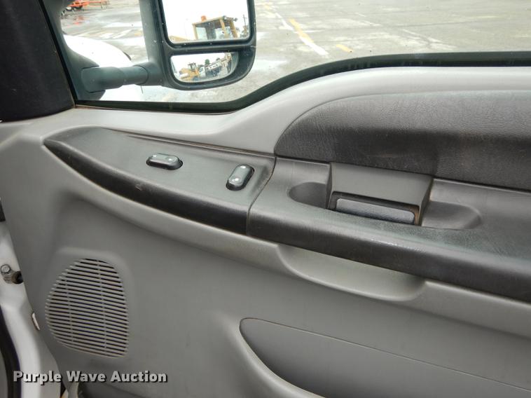 image for item DD0814 2005 Ford F250 Super Duty XLT utility bed pickup truck