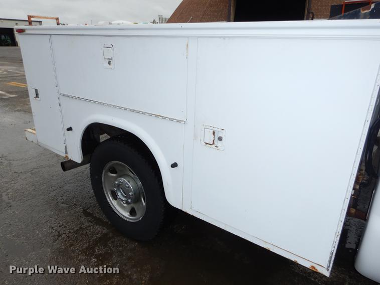 image for item DD0814 2005 Ford F250 Super Duty XLT utility bed pickup truck