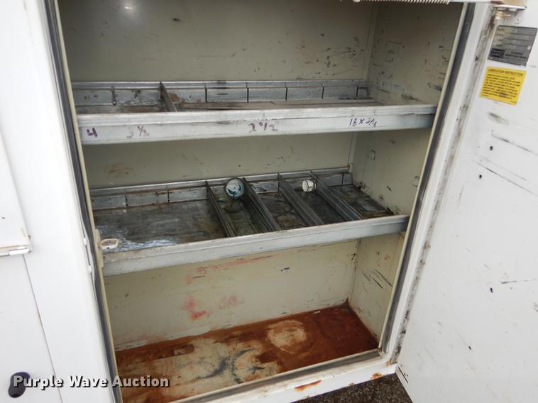 image for item DD0814 2005 Ford F250 Super Duty XLT utility bed pickup truck