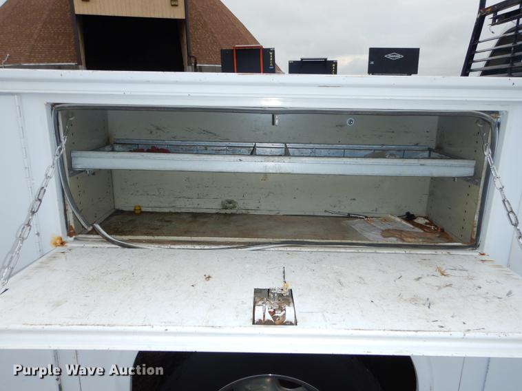 image for item DD0814 2005 Ford F250 Super Duty XLT utility bed pickup truck