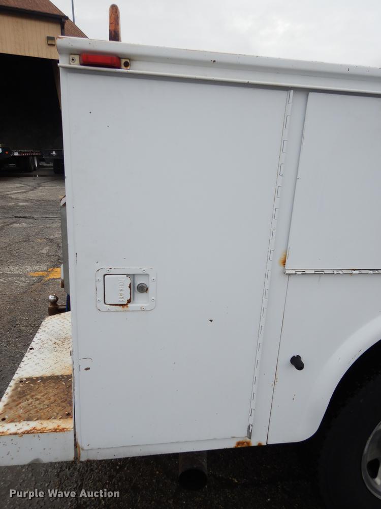 image for item DD0814 2005 Ford F250 Super Duty XLT utility bed pickup truck