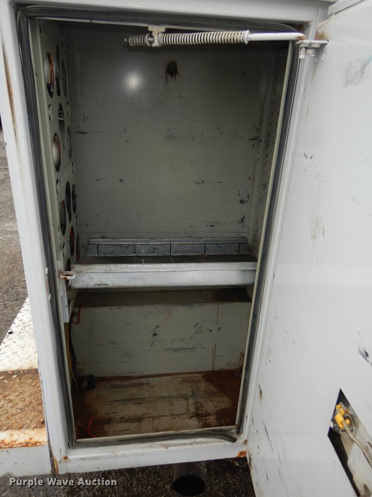 image for item DD0814 2005 Ford F250 Super Duty XLT utility bed pickup truck