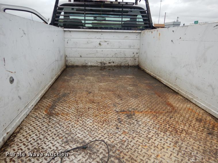 image for item DD0814 2005 Ford F250 Super Duty XLT utility bed pickup truck