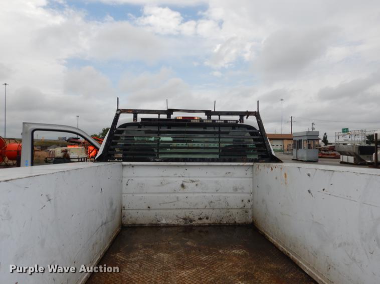 image for item DD0814 2005 Ford F250 Super Duty XLT utility bed pickup truck