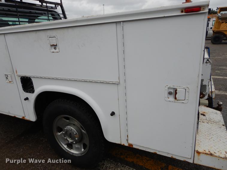 image for item DD0814 2005 Ford F250 Super Duty XLT utility bed pickup truck