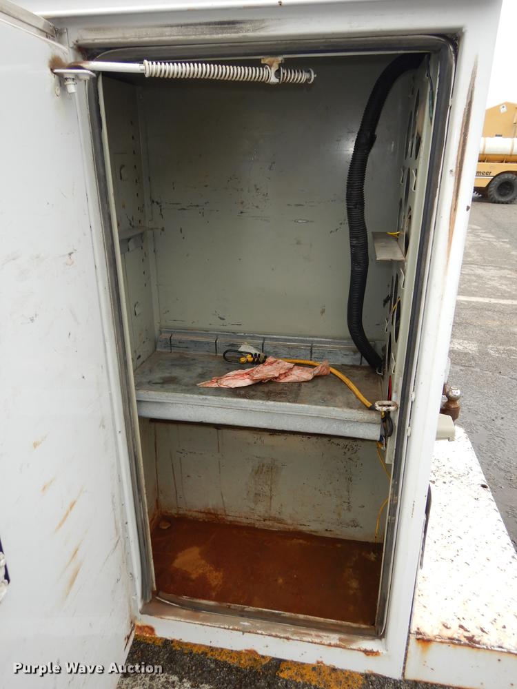 image for item DD0814 2005 Ford F250 Super Duty XLT utility bed pickup truck