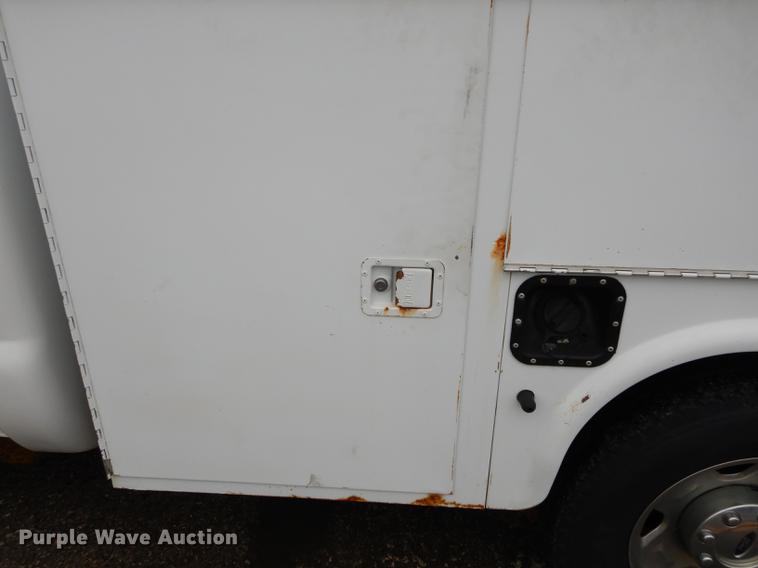 image for item DD0814 2005 Ford F250 Super Duty XLT utility bed pickup truck