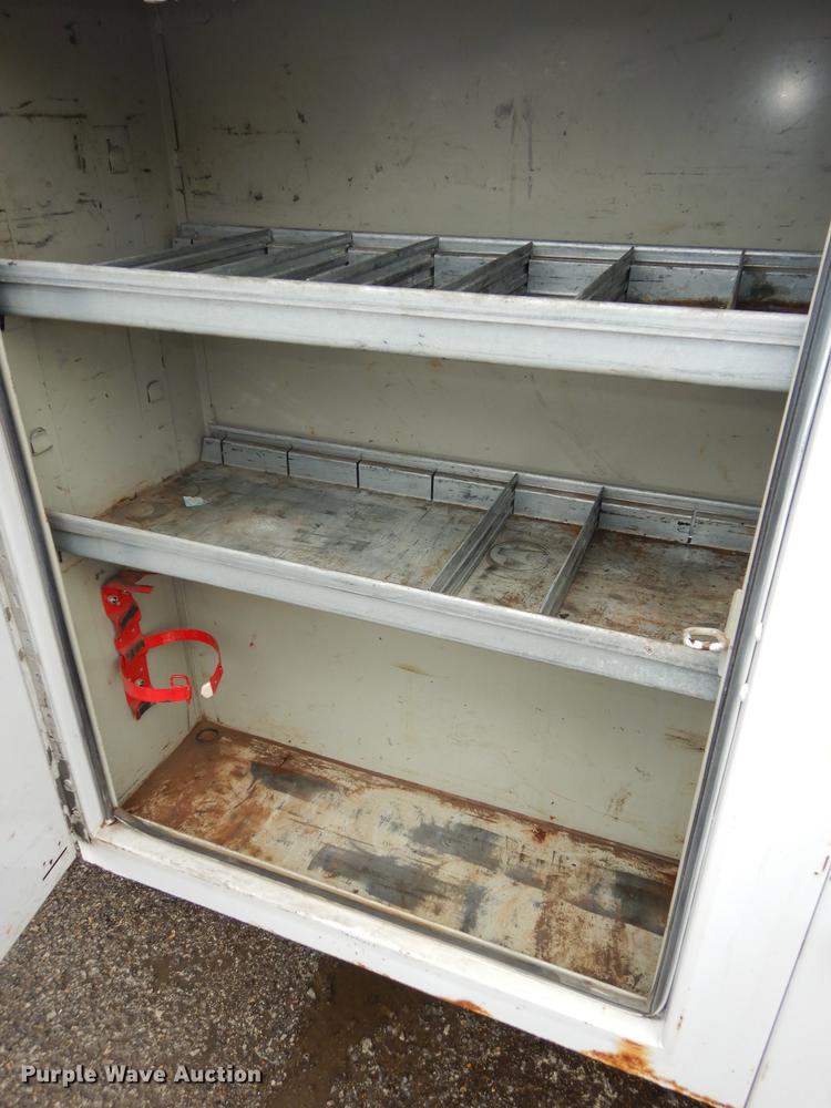 image for item DD0814 2005 Ford F250 Super Duty XLT utility bed pickup truck