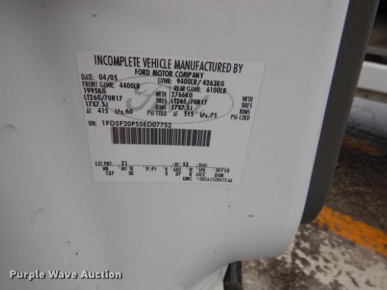 image for item DD0814 2005 Ford F250 Super Duty XLT utility bed pickup truck