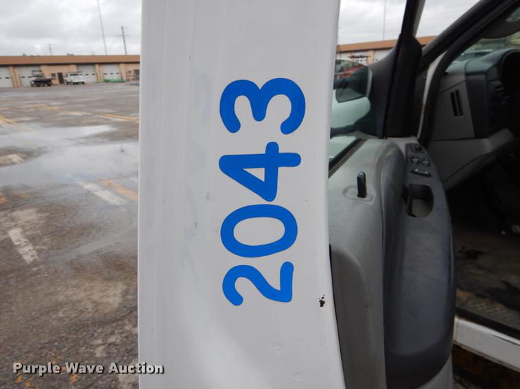 image for item DD0814 2005 Ford F250 Super Duty XLT utility bed pickup truck