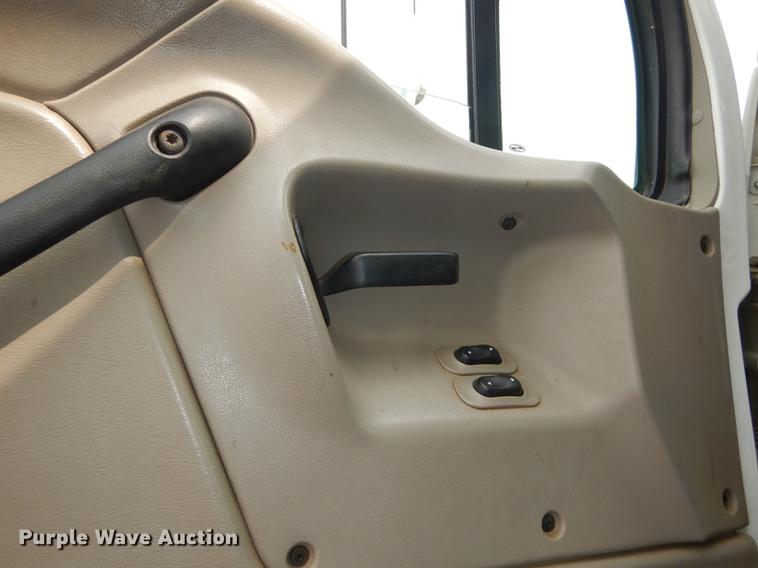 image for item DD0837 2005 Sterling L7500 dump truck