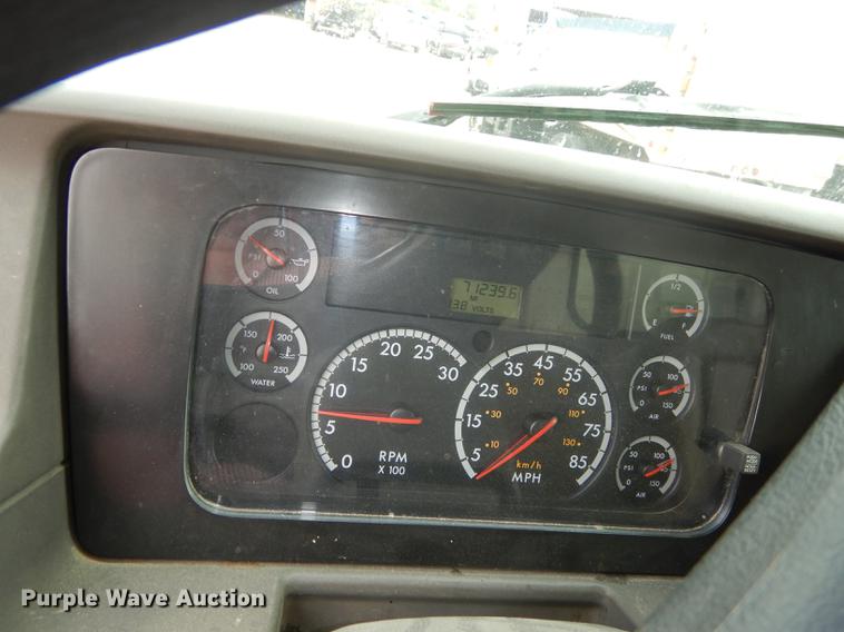 image for item DD0837 2005 Sterling L7500 dump truck