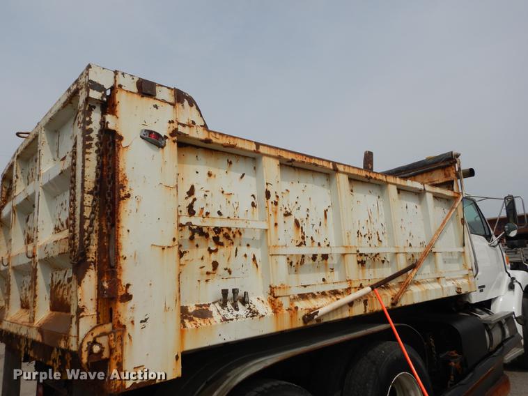 image for item DD0837 2005 Sterling L7500 dump truck