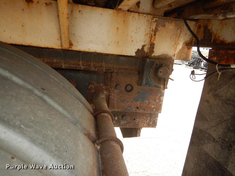 image for item DD0837 2005 Sterling L7500 dump truck