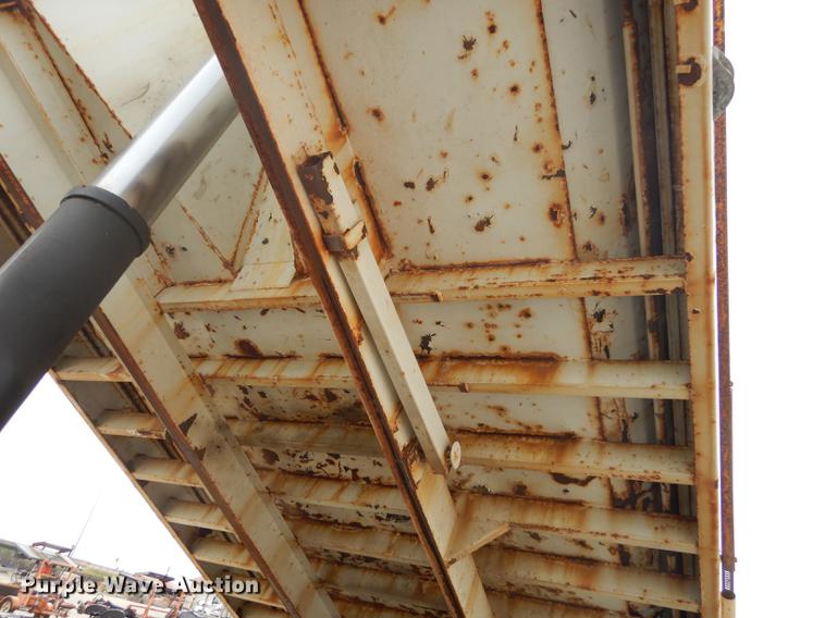 image for item DD0837 2005 Sterling L7500 dump truck